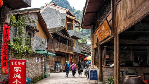 杜牧堂兄弟杜慆，在泗洲城拖住庞勋叛军十个月，六朝元老杜佑孙子